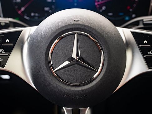 Used 2025 Mercedes-Benz GLC 300 4MATIC image 27