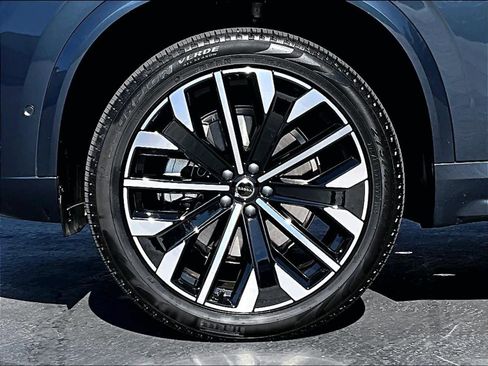 Used 2026 Volvo XC90 B6 Plus w/ Protection Package image 12