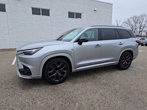 Used 2025 Lexus TX 500h AWD w/ Technology Package image 4