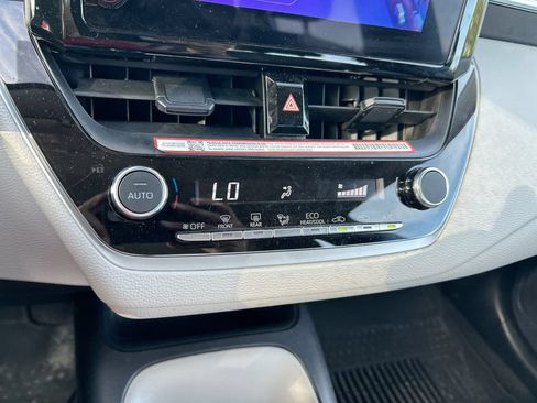 Used 2025 Toyota Corolla LE FWD image 24