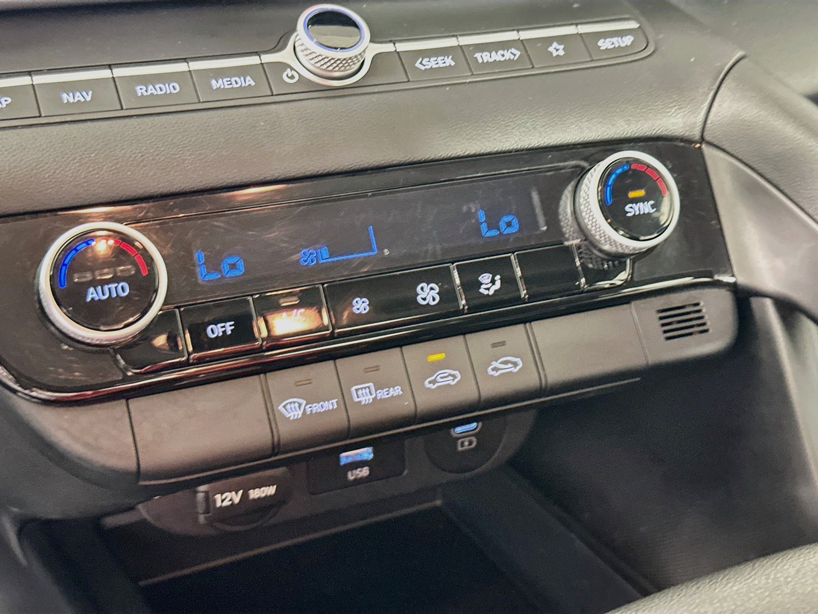 Used 2024 Hyundai Elantra SEL FWD image 17