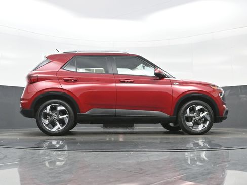Used 2025 Hyundai Venue Limited image 34