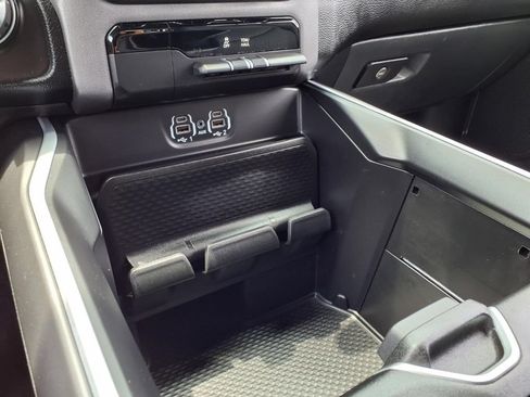 Used 2022 RAM 1500 Big Horn AWD/4WD image 10