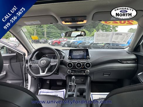 Used 2023 Nissan Sentra SR w/ SR Premium Package FWD image 38