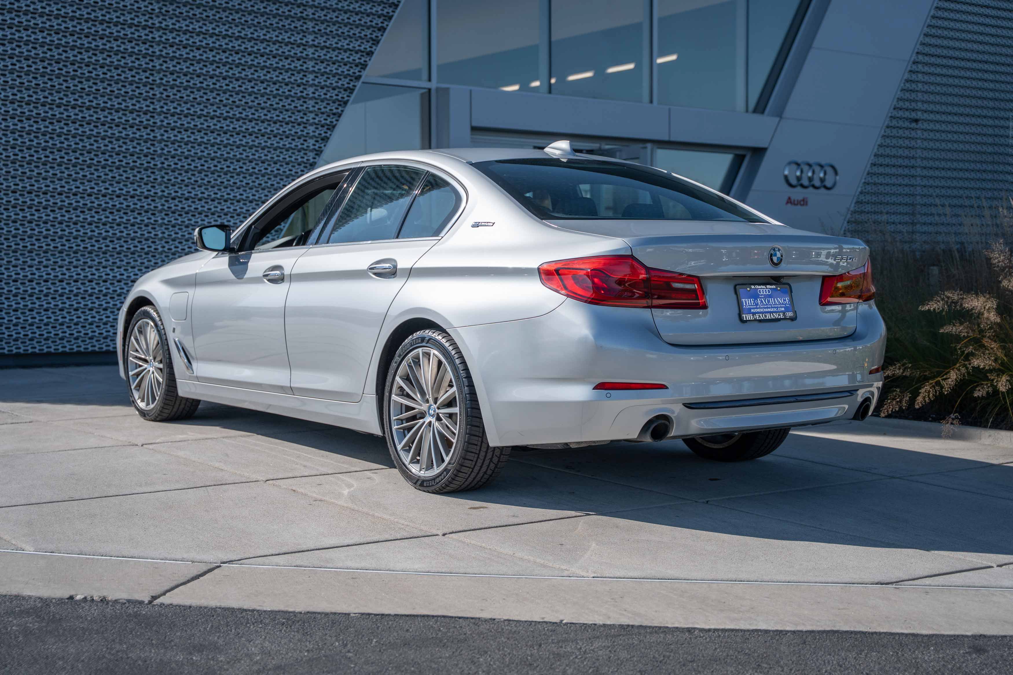 Used 2018 BMW 530e xDrive w/ Premium Package 2 AWD/4WD image 3