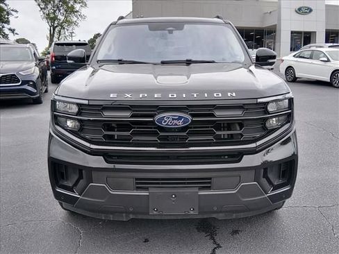 Used 2025 Ford Expedition Max Active RWD image 9