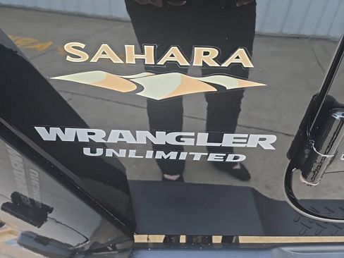 Used 2015 Jeep Wrangler Unlimited Sahara AWD/4WD image 5