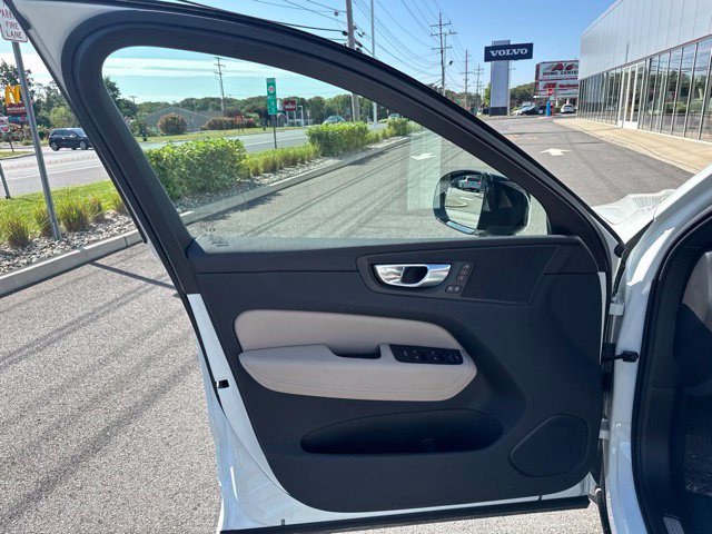 Certified 2026 Volvo XC60 B5 Plus AWD/4WD image 19