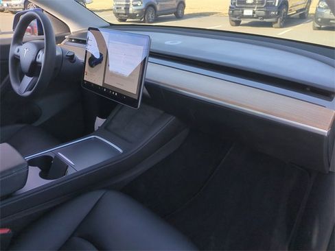 Used 2022 Tesla Model Y Long Range image 35