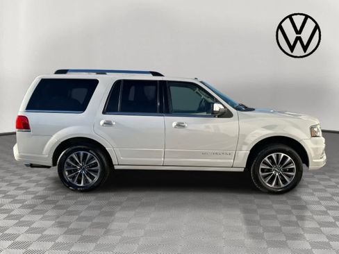 Used 2015 Lincoln Navigator 2WD image 2