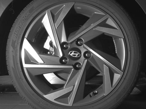 Used 2025 Hyundai Elantra Limited FWD image 9