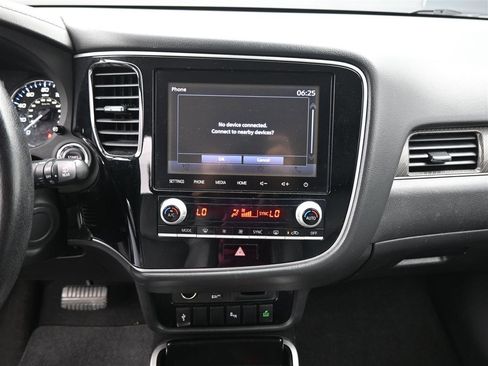 Used 2020 Mitsubishi Outlander SEL image 14