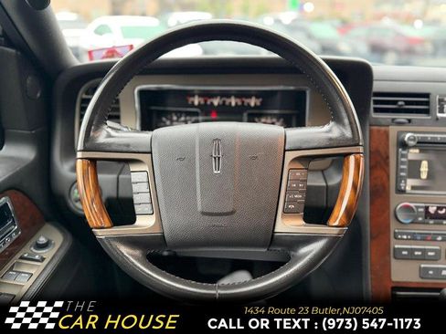 Used 2013 Lincoln Navigator L 4WD image 25