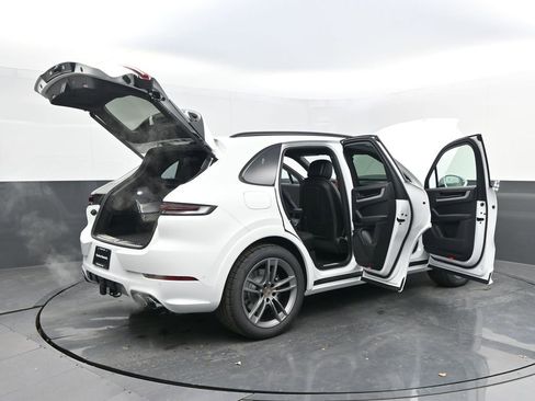 New 2025 Porsche Cayenne image 45