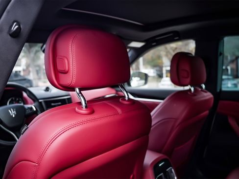 Certified 2022 Maserati Levante GT image 28