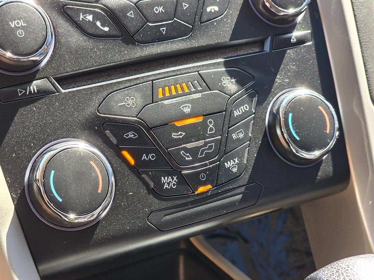 Used 2015 Ford Fusion SE FWD image 40