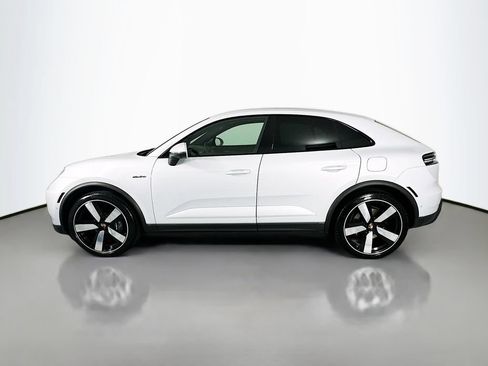 Certified 2025 Porsche Macan Electric RWD image 2