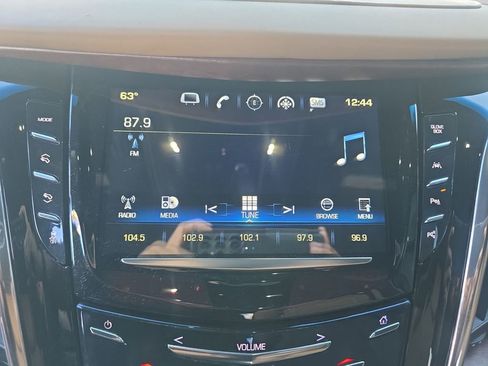 Used 2017 Cadillac Escalade Platinum image 22