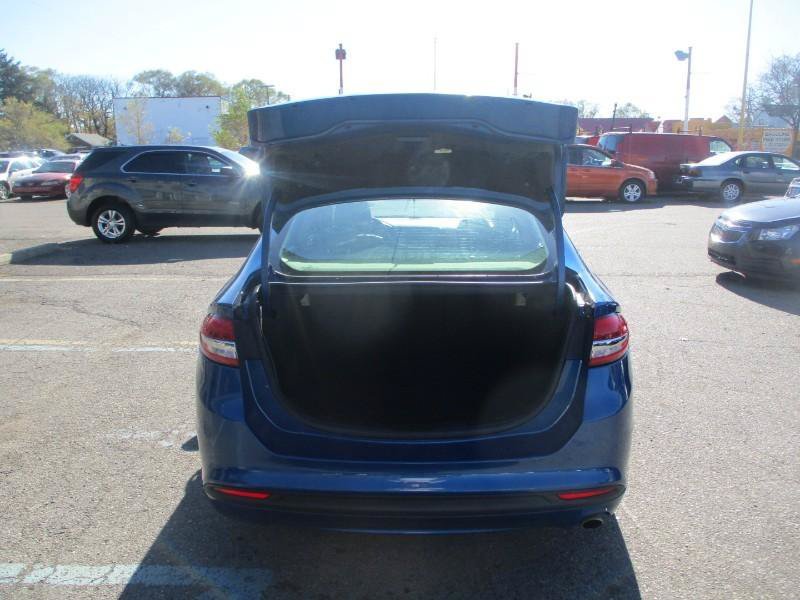 Used 2018 Ford Fusion SE FWD image 6