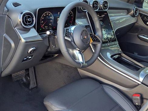 Used 2026 Mercedes-Benz GLC 300 image 3