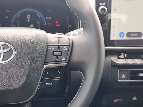 Used 2025 Toyota Camry SE w/ Multimedia Upgrade Package FWD image 29