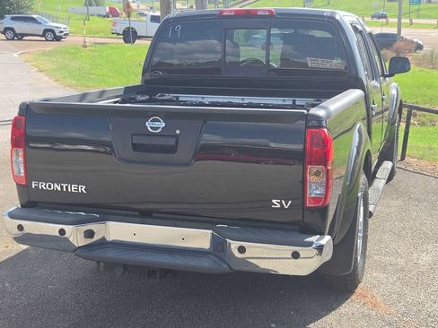 Used 2019 Nissan Frontier SV w/ Value Truck Package RWD image 2