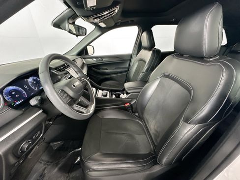 Used 2023 Jeep Grand Cherokee Altitude AWD/4WD image 20
