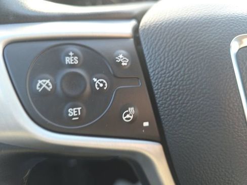 Used 2023 GMC Terrain SLT image 17