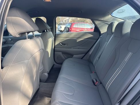 Used 2023 Hyundai Elantra SEL w/ Convenience Package image 22