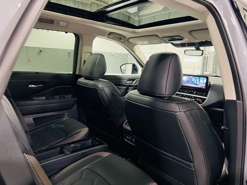 New 2026 Nissan Pathfinder Platinum image 30