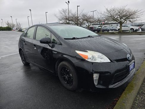 Used 2014 Toyota Prius Four image 3