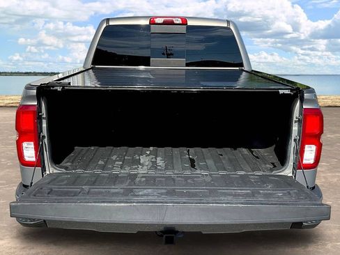 Used 2017 Chevrolet Silverado 1500 High Country RWD image 9