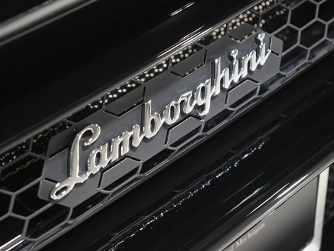 Used 2020 Lamborghini Huracan EVO image 13