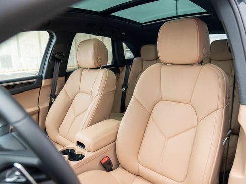 New 2026 Porsche Macan image 5