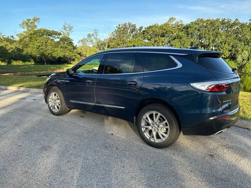 Used 2023 Buick Enclave Essence w/ Experience Buick Package FWD image 4