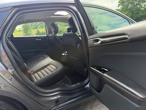 Used 2015 Ford Fusion SE w/ Equipment Group 201A FWD image 22