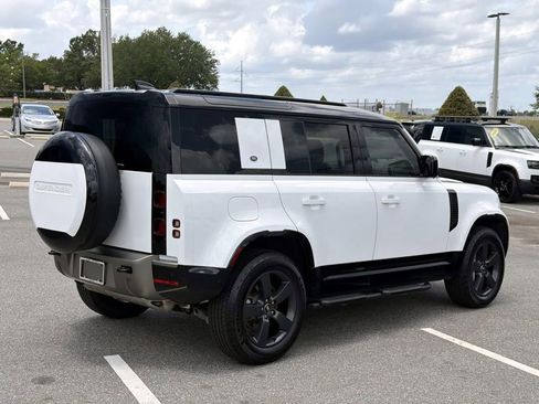 Used 2024 Land Rover Defender 110 X-Dynamic SE AWD/4WD image 5