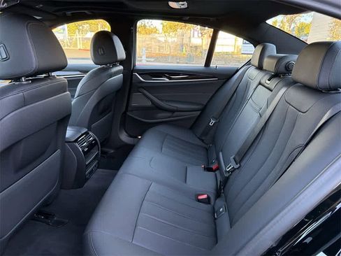 Used 2023 BMW 530e xDrive image 30