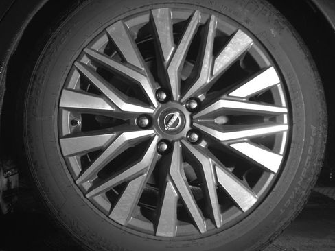 Used 2025 Nissan Altima 2.5 SV FWD image 14