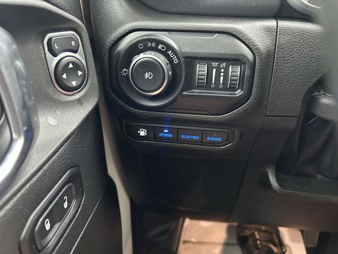 Used 2022 Jeep Wrangler Unlimited Sahara w/ Cold Weather Group AWD/4WD image 27