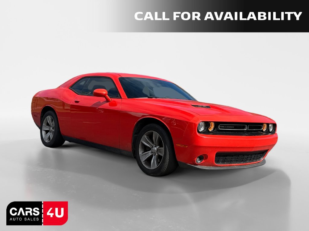Used 2017 Dodge Challenger SXT RWD image 1