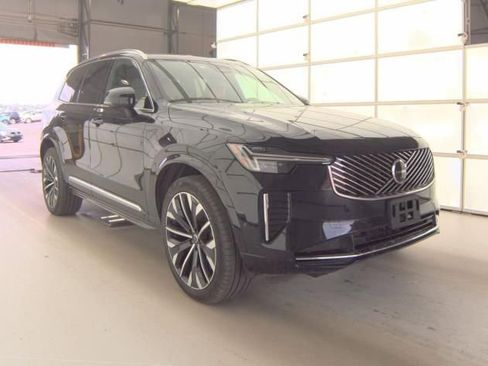 Used 2025 Volvo XC90 B6 Plus image 3