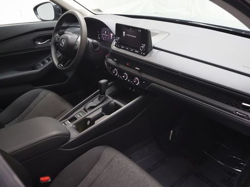 Used 2025 Honda Accord SE image 10