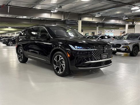 Used 2025 Lincoln Nautilus Premier w/ Equipment Group 102A image 1