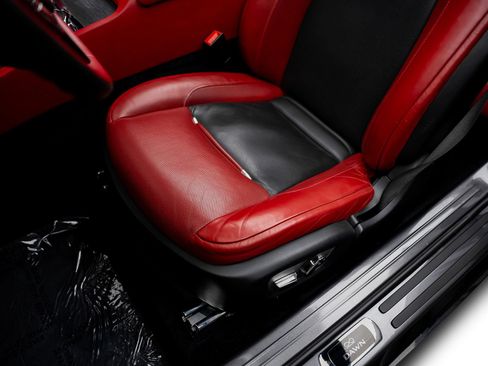 Used 2018 Rolls-Royce Dawn RWD image 34