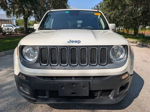 Used 2018 Jeep Renegade Latitude FWD image 2