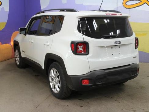 Used 2015 Jeep Renegade Latitude FWD image 5