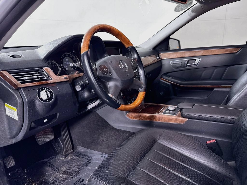Used 2010 Mercedes-Benz E 550 Sedan image 9