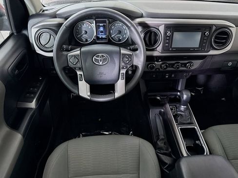 Certified 2018 Toyota Tacoma SR5 AWD/4WD image 4