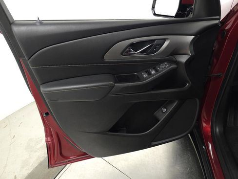 Used 2019 Chevrolet Traverse LT image 12